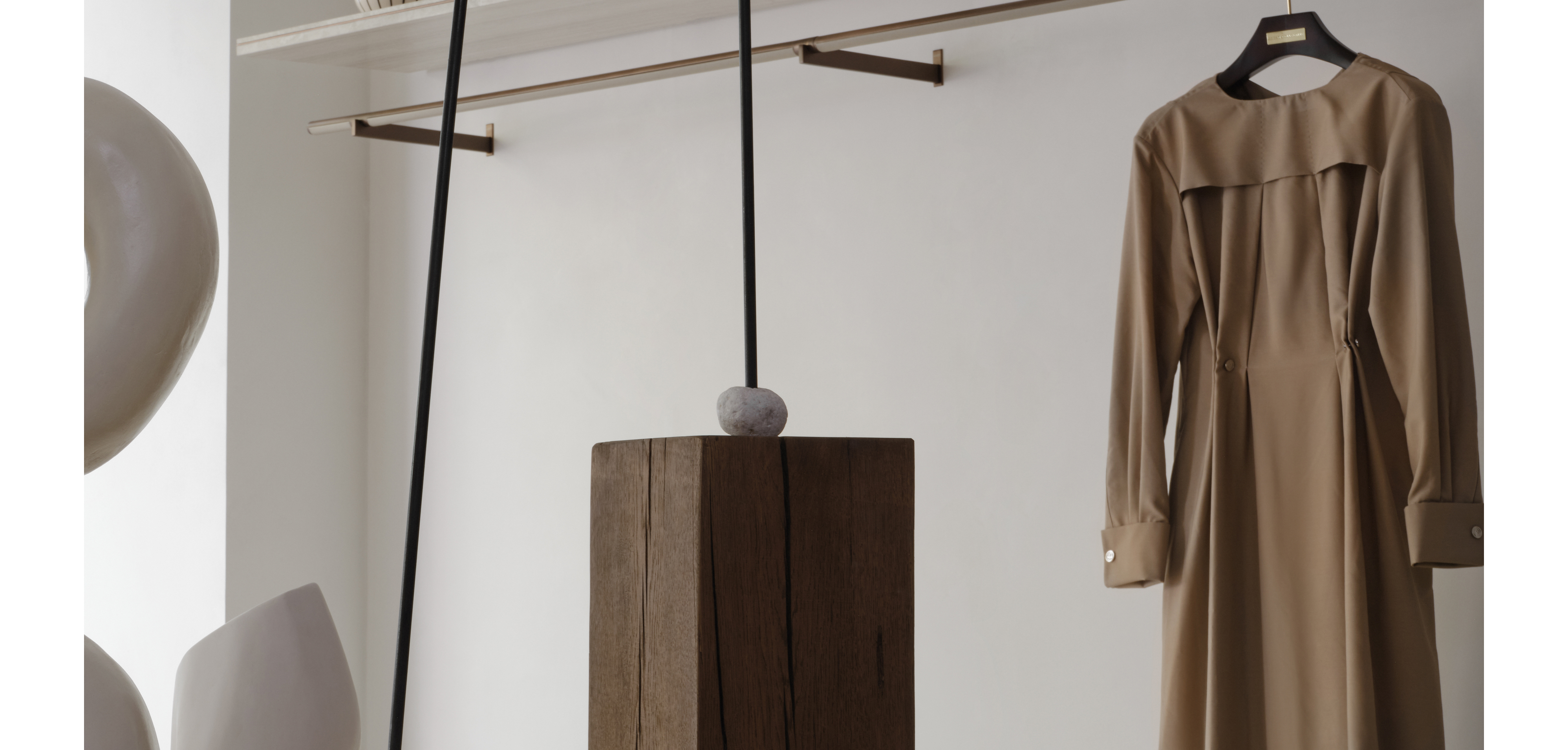 ARTWORKS & FURNITURES