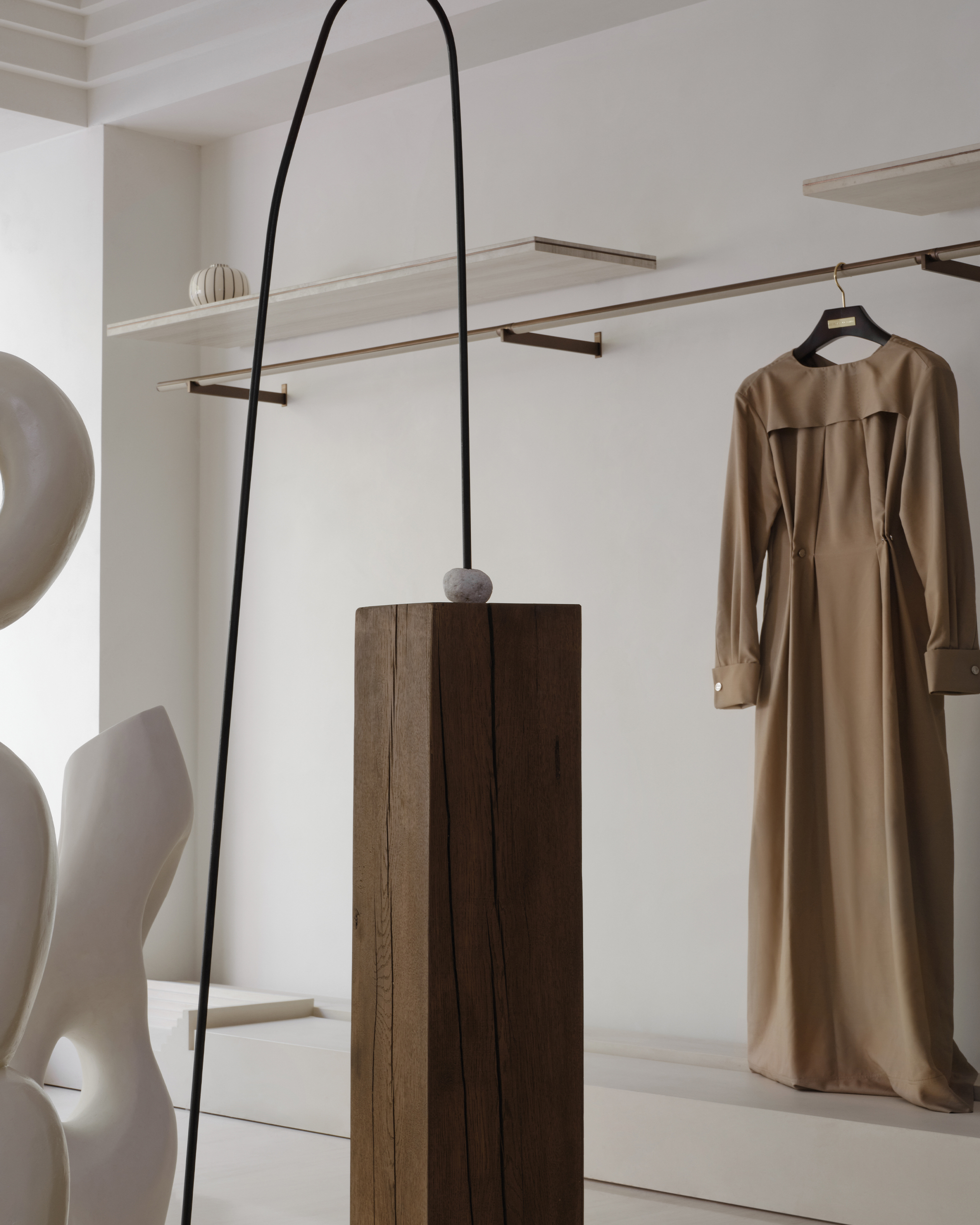 ARTWORKS & FURNITURES