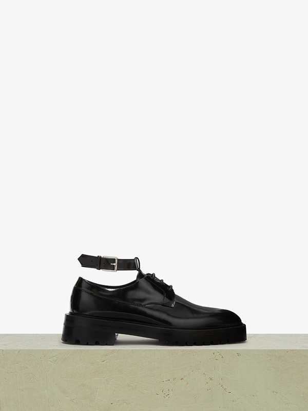 LEATHER SHOES IN BLACK 